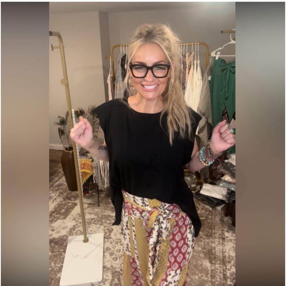 VAN_SOLEIL IS LIVE 💛✌🏽💛 LIKE TO BE NOTIFIED 🥳🥳🥳 - Picture 8 of 17